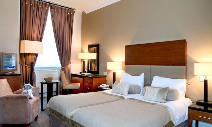 New Town Hotel | The Parliament House Hotel