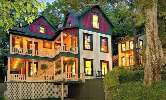 Eureka Springs Historic District Bed & Breakfast | The Peabody House