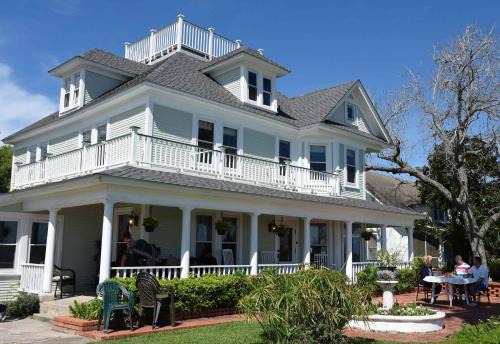 Palacios Bed & Breakfast | The Peaceful Pelican LLC