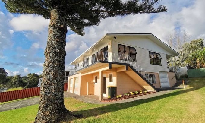 Snells Beach House | The Peach on the Beach! Pick up the paddle board and go!