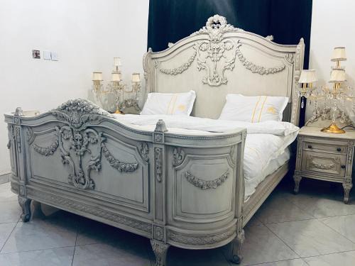 Kumasi Villa | The Peacock Mansion