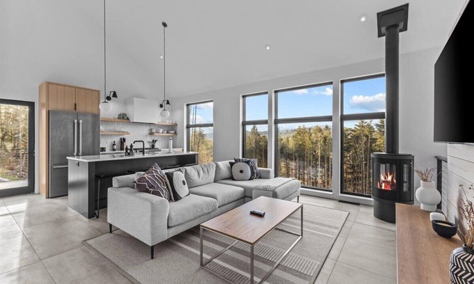 Stowe Hollow House | The Penelope: New, Modern Home w/Breathtaking View