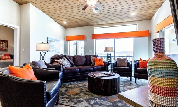 St. George Condo | The Penthouse AMAZING VIEWS, Great location!
