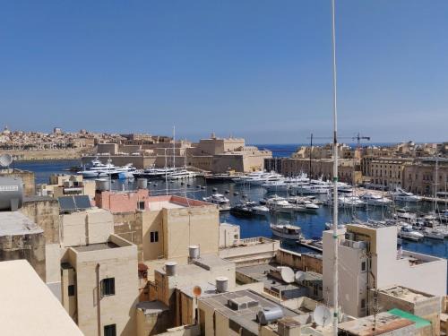 Senglea Apartment | The Penthouse Flat-terrace&view