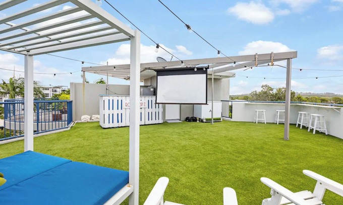 Mooloolaba Condo | The Penthouse - Luxury Rooftop Living | Minutes from the Beach