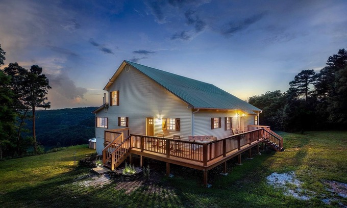 Mt. Sherman House | The Perch Family Cabin|Sleeps 18 |Pool + Hot tub with a View