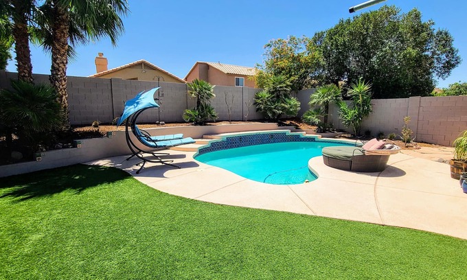 Scarlett Canyon House | The Perfect Desert Oasis Getaway! Private Pool!