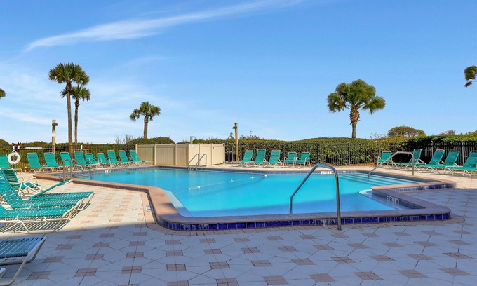 Amelia City Condo | The Perfect Getaway. Steps to Beach and Pool!
