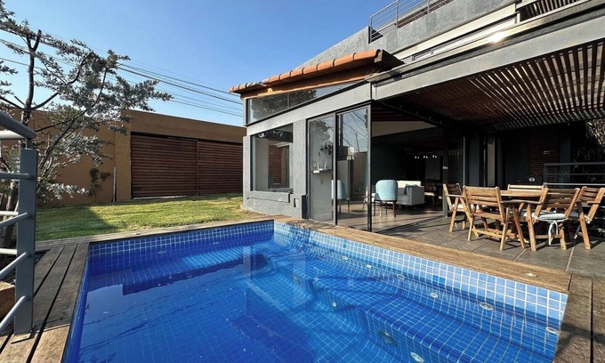 Valle de Bravo House | The Perfect Getaway: Relaxing Hot Tub Retreat