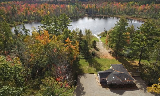 Interlochen House | The Perfect Getaway *Sleeps 4 *Pet Friendly *Traverse City *Crystal Mountain