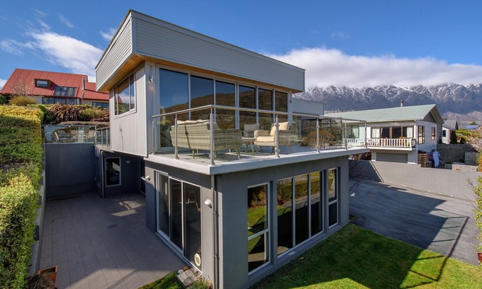 Frankton House | The perfect Queenstown destination for you and your family.