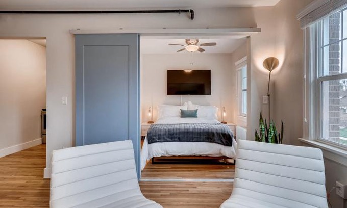 West Colfax Apartment | The Perry Sloan's Lake by Kasa