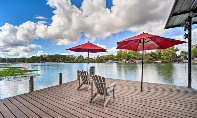 Seguin House | The Petite Lake House in Seguin with Patio!