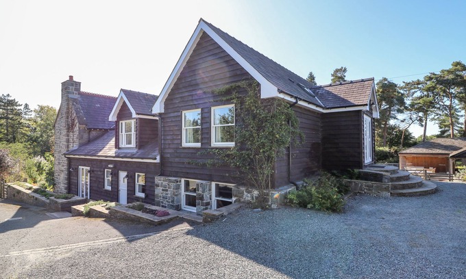 Builth Wells Cottage | THE PHEASANTRY, pet friendly, luxury holiday cottage in Builth Wells