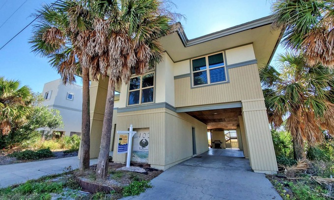 Villa Primera House | The Phoenix is a spacious home overlooking the Gulf of Mexico!