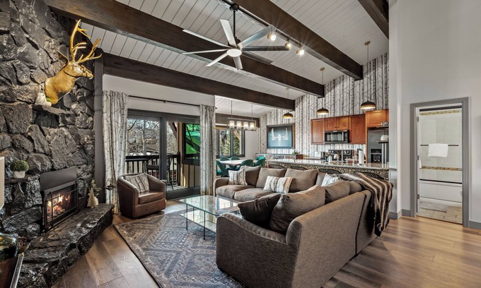 Steamboat Springs Apartment | The Phoenix Lux Slopeside Apres Ski 2 HotTubs Pool