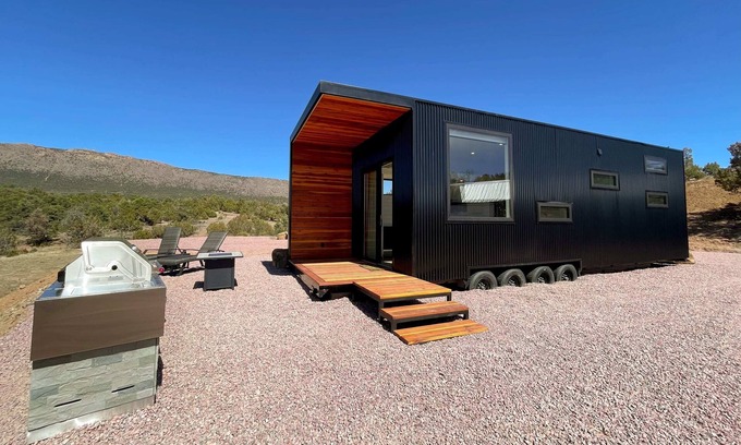 Canon City Cabin | The Phoenix Summary: