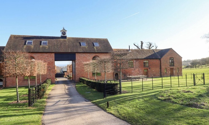 Moreton Cottage | THE PIGGERY, pet friendly, luxury holiday cottage in Welland