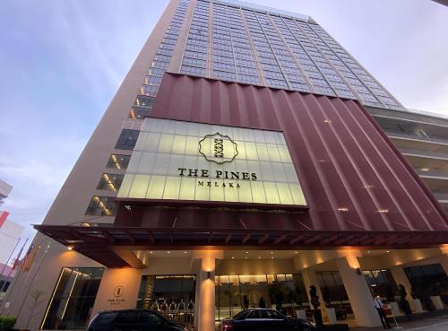 Tanjong Bidara Apartment | The Pine Hotel Family Suite Near Jonker
