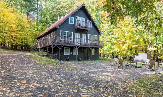 Round Top Ski Chalet | The Pine Tree Chalet: Perfect Getaway in Catskills