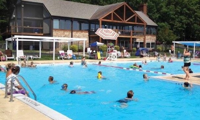Apple Valley Condo | The Pines of Apple Valley, Guest passes for Pools & Beaches available for a fee