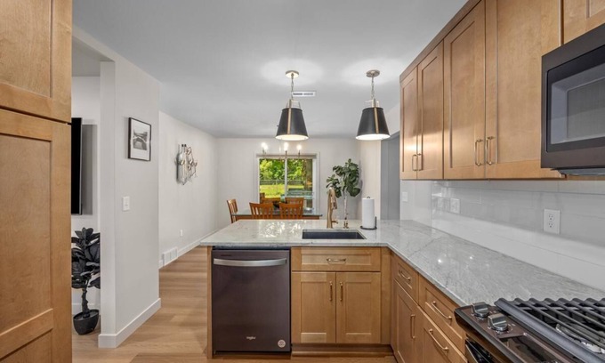 Saugatuck Cottage | The Pines-pets,across From Ivy Center EC, Town!