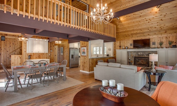 Leavenworth House | The Pinewood Cottage
