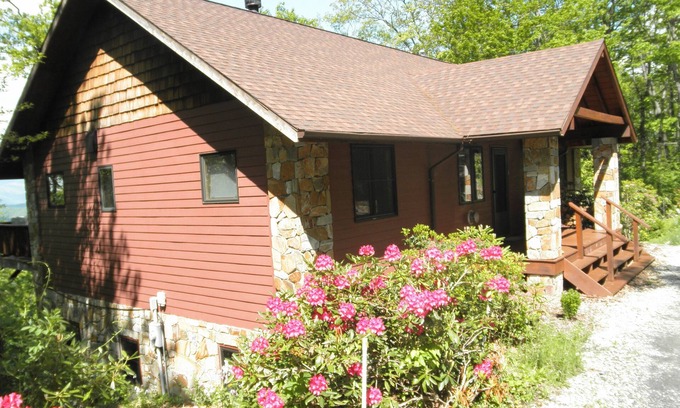 Little Switzerland Cabin | The Pinewoods: Secluded with hot tub, dark skies and sunsets beckon