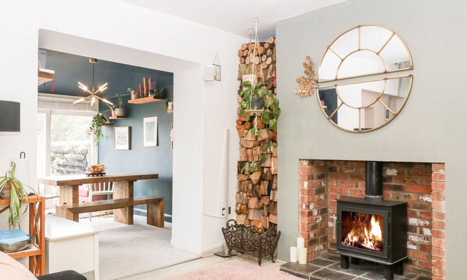 Graig Cabin | THE PINK HOUSE, family friendly, with open fire in Bassaleg