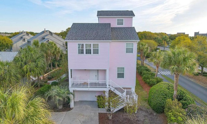 Litchfield by the Sea House | The Pink House: Unwind at Litchfield By the Sea