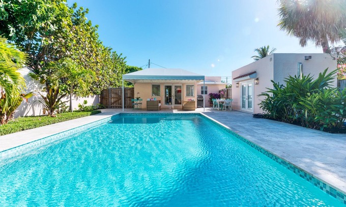 Southland Park Villa | The Pink Orchid Beach House + Stunning Pool!