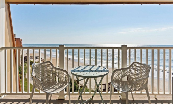 Sneads Ferry Condo | The Pink Pearl - Top Floor Beachfront Boho Condo with Community Pool!