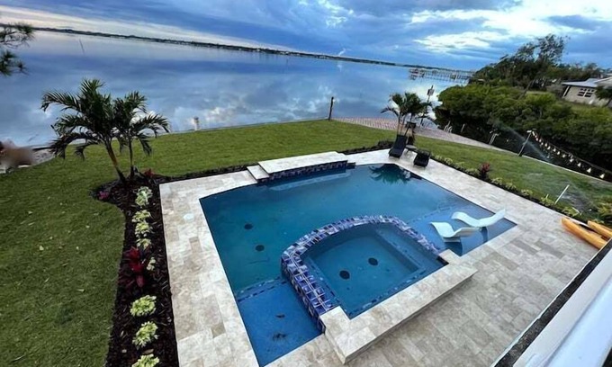Ellenton House | The Pink Riverhouse Waterfront Paradise