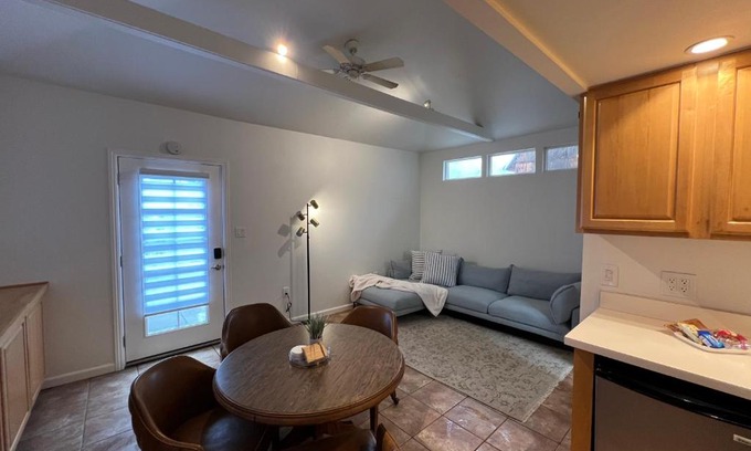 Park Mesa Heights House | The Place, private 1bd unit, LAX, SoFi, Beaches, USC, Forum