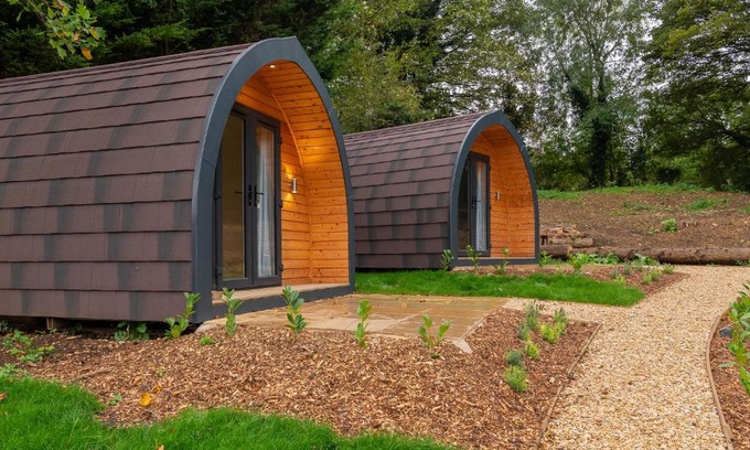 South Leigh Apartment | The Plough Inn Cabins