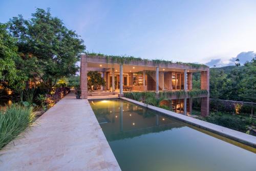 Banjartegehe Villa | The Pondhouse