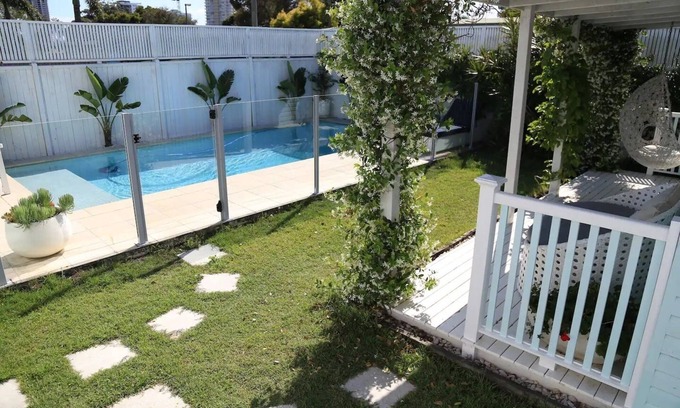 Burleigh Heads Cottage | THE POOL HOUSE, BURLEIGH
