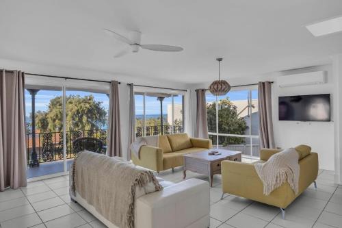 Tura Beach House | The Pool House in Tura