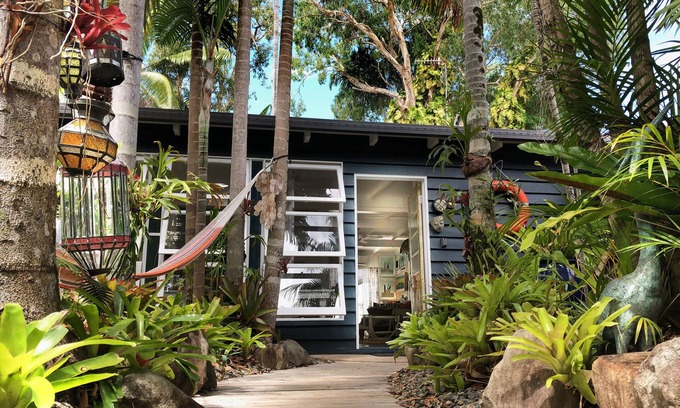 Port Douglas House | The Port Douglas Artists' Nook