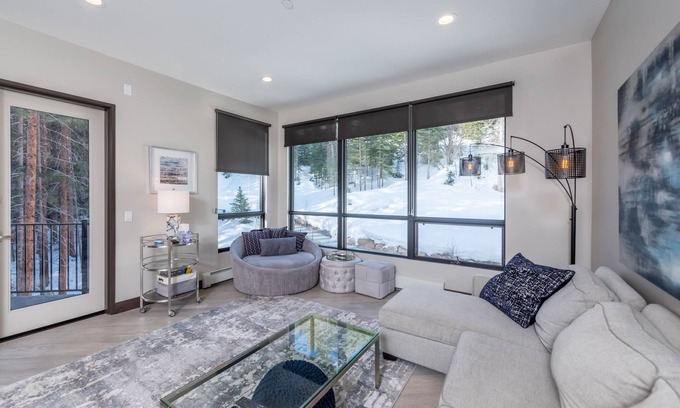 Winter Park Condo | The "Powder Day" of Ski Condos! Ski-in Ski-out, Great Vibe, Chef's Kitchen + EV!