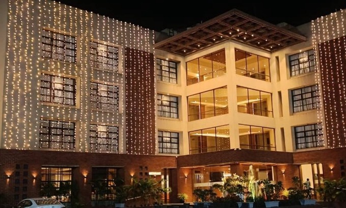 Sinor Hotel | The Pramukh Hotel