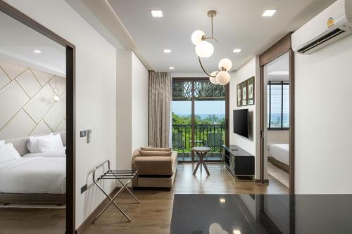 Karon Hotel | The Proud Karon Beach Phuket Trademark Collection By Wyndham