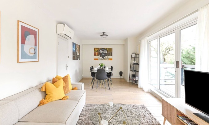 Queen's Gate Apartment | The Pug Apartment - Hyde Park Views