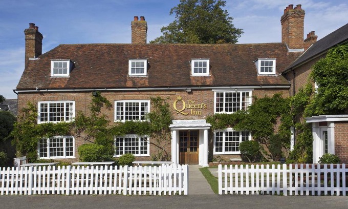 Hawkhurst Hotel | The Queen's Inn