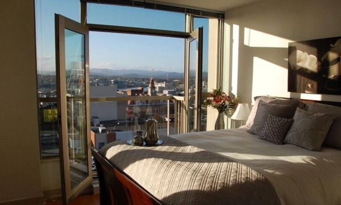 Downtown Victoria Condo | The Queen Victoria Royal Suite - In the heart of Downtown Victoria