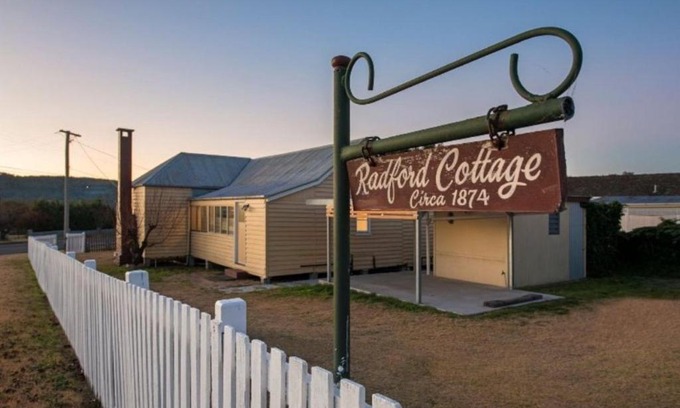 Stanthorpe House | The Radford Couples Cottage Heart of Stanthorpe