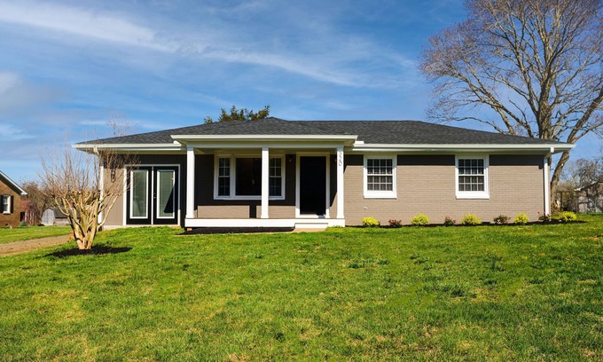 Gordonsville House | The Ranch at Wine Country - Complimentary Bottle!