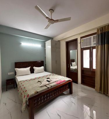 Sainik Farm Apartment | The Raveesh E20 2BHK