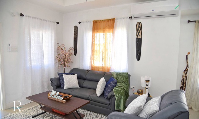 Lucea House | The Recess Stays – 2 Rooms 3 Beds, 2 Baths w/Grill