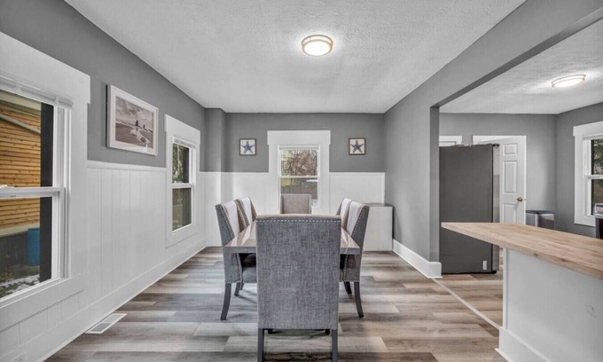 Detroit - Shoreway House | The Recovery Retreat Room